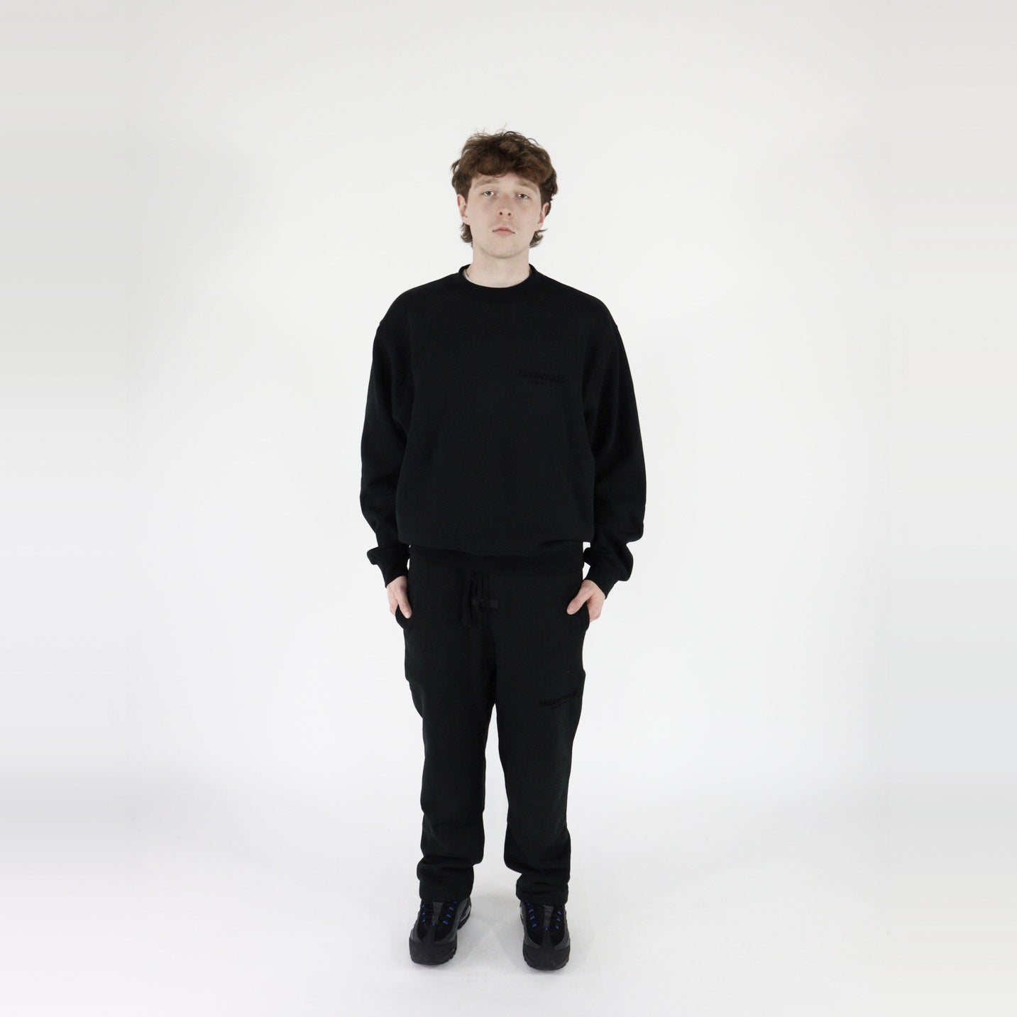 pikastore.cz - Fear of God Essentials Crewneck S22 Black Limo + S22 Relaxed Sweatpants Black SET-Bundle-pikastore.cz-pikastore.cz
