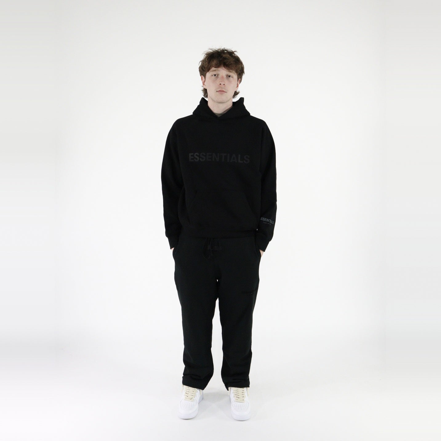 pikastore.cz - Fear of God Essentials S20 Hoodie Black + S22 Relaxed Sweatpants Stretch Limo SET-Bundle-pikastore.cz-pikastore.cz