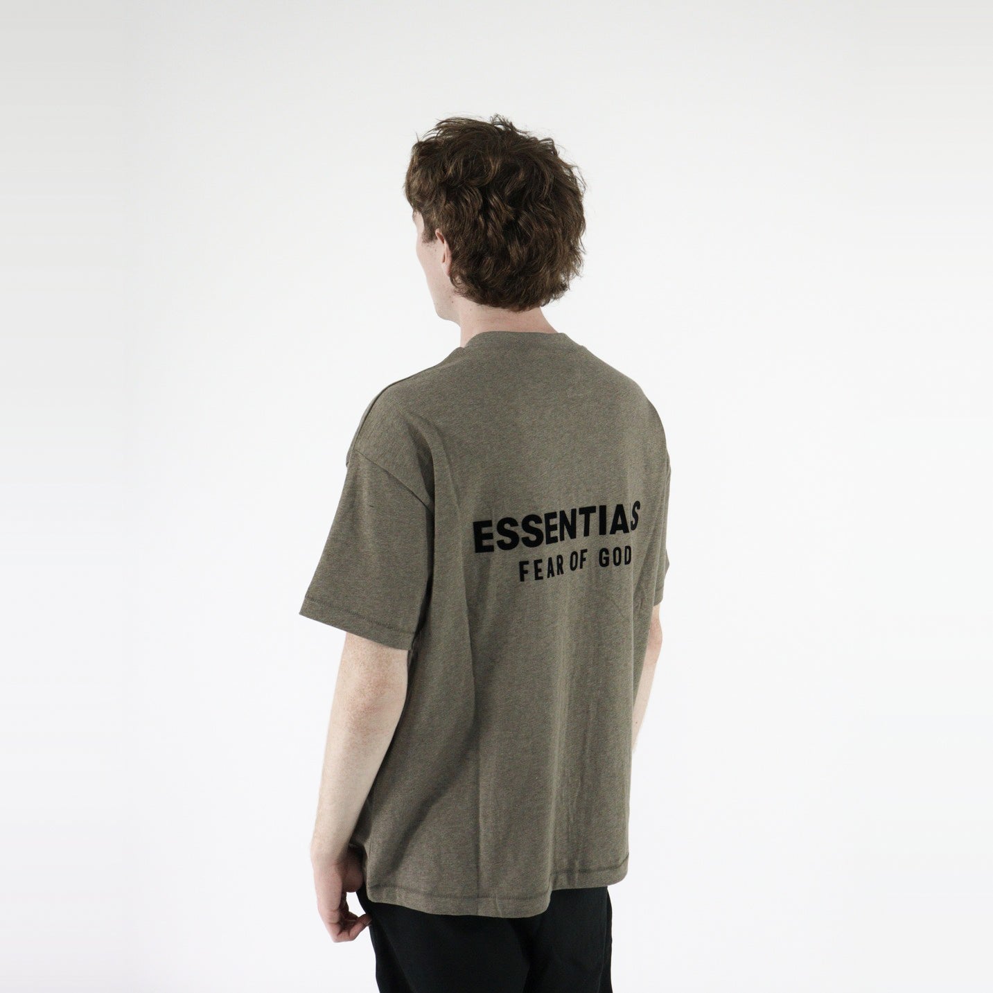 Fear of God Essentials S25 T-Shirt Homestead Heather - PIKASTORE-Clothing-Fear of God-pikastore.cz