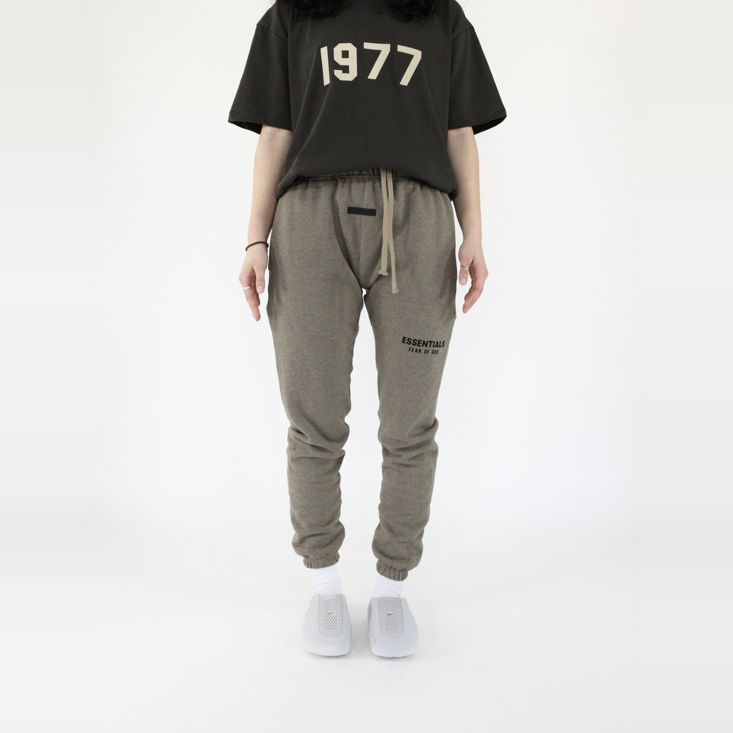 Fear of God Essentials S24 Sweatpant Heather Grey - PIKASTORE-Clothing-Fear of God-pikastore.cz