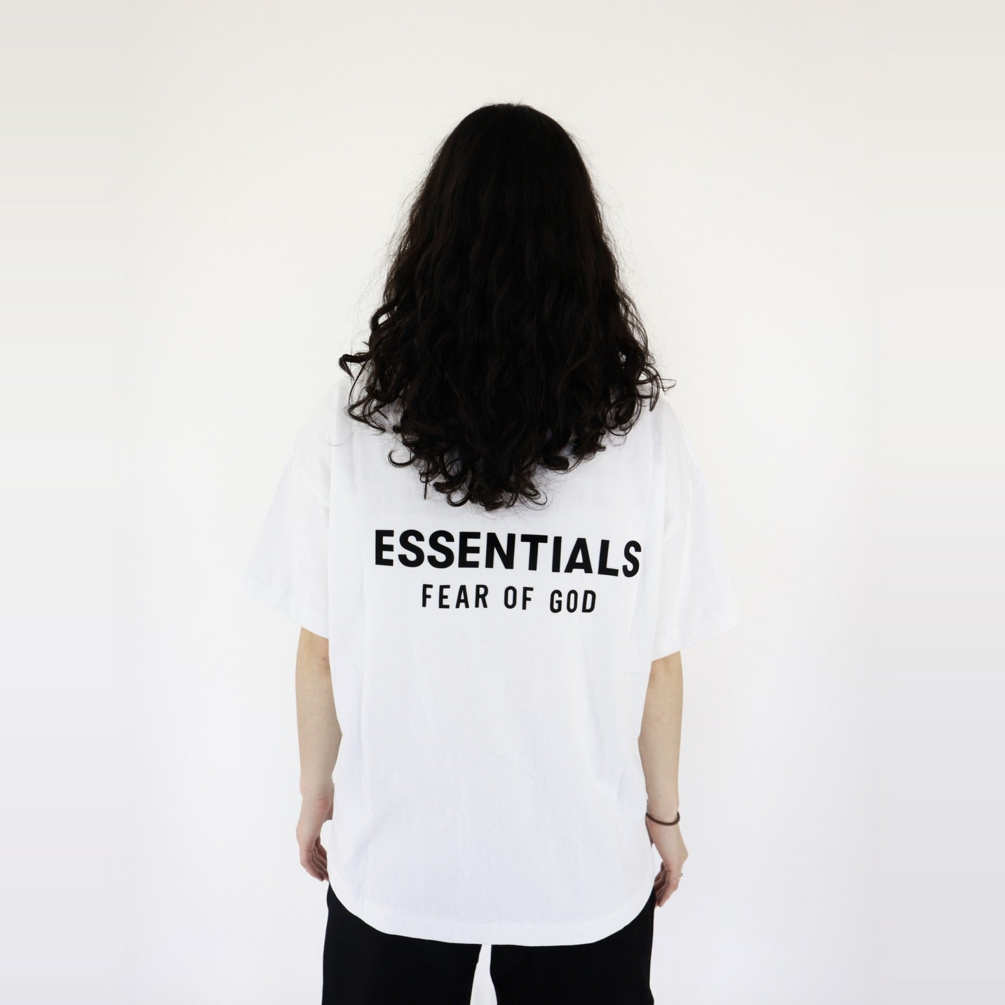 Fear of God Essentials S25 T-Shirt Bright White - PIKASTORE-Clothing-Fear of God-pikastore.cz