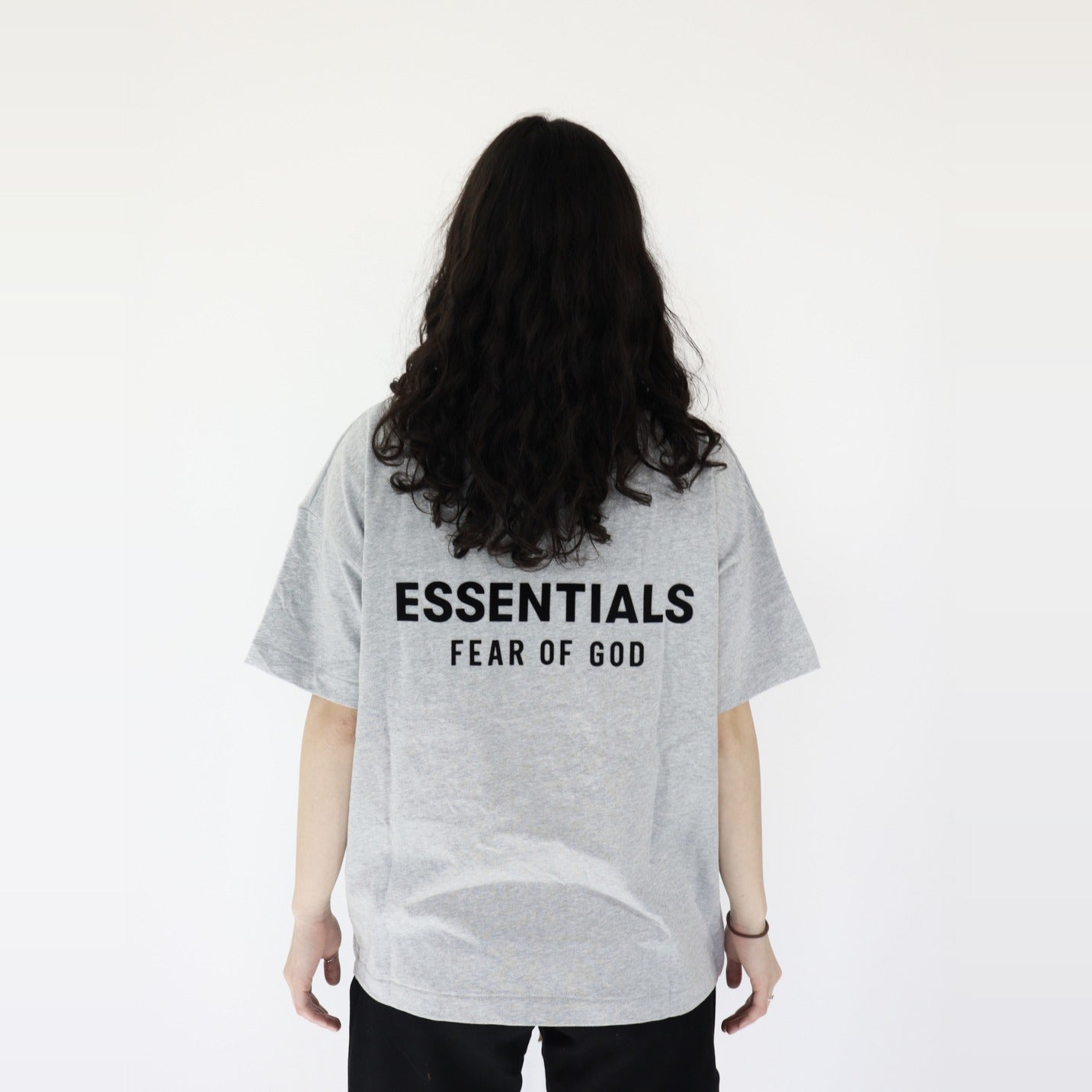 Fear of God Essentials S24 T-Shirt Light Heather - PIKASTORE-Clothing-Fear of God-pikastore.cz