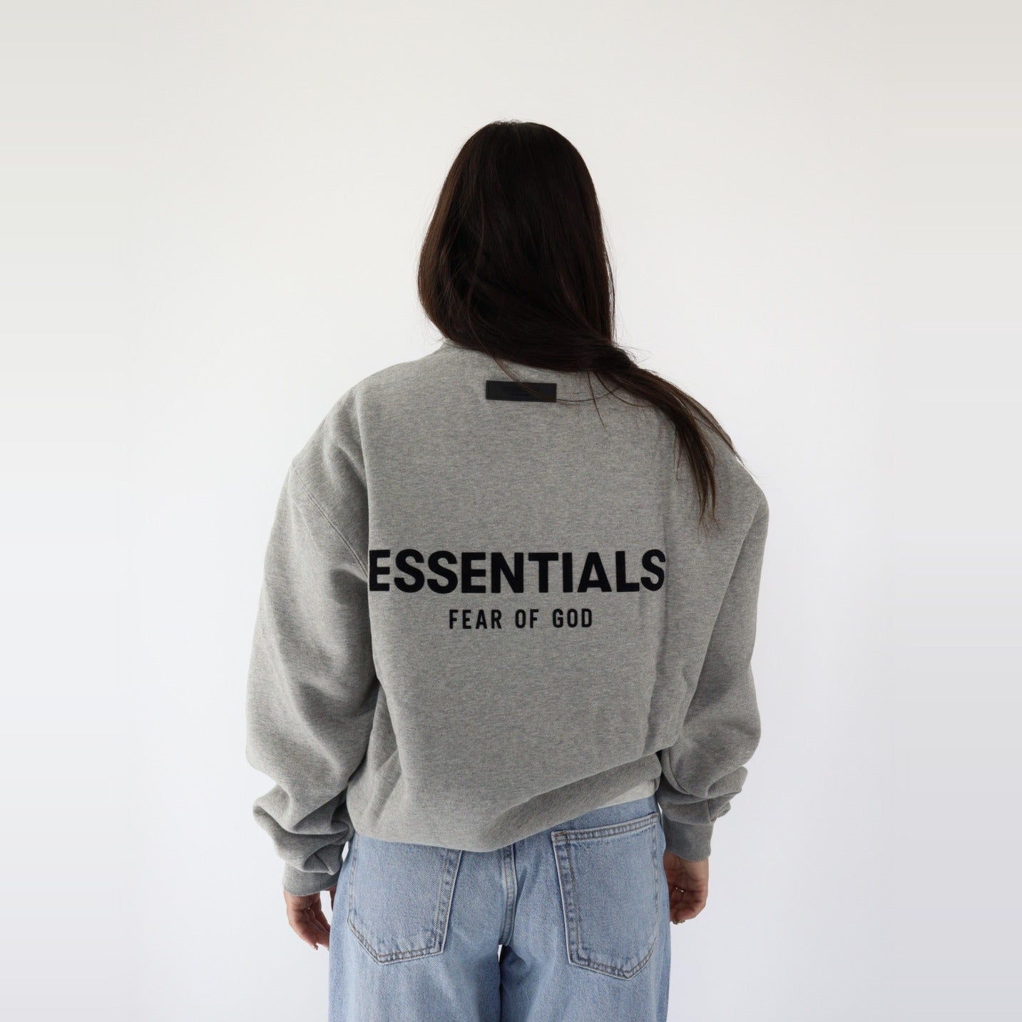 Fear of God Essentials Crewneck S22 Dark Oatmeal - PIKASTORE-Clothing-Fear of God-pikastore.cz