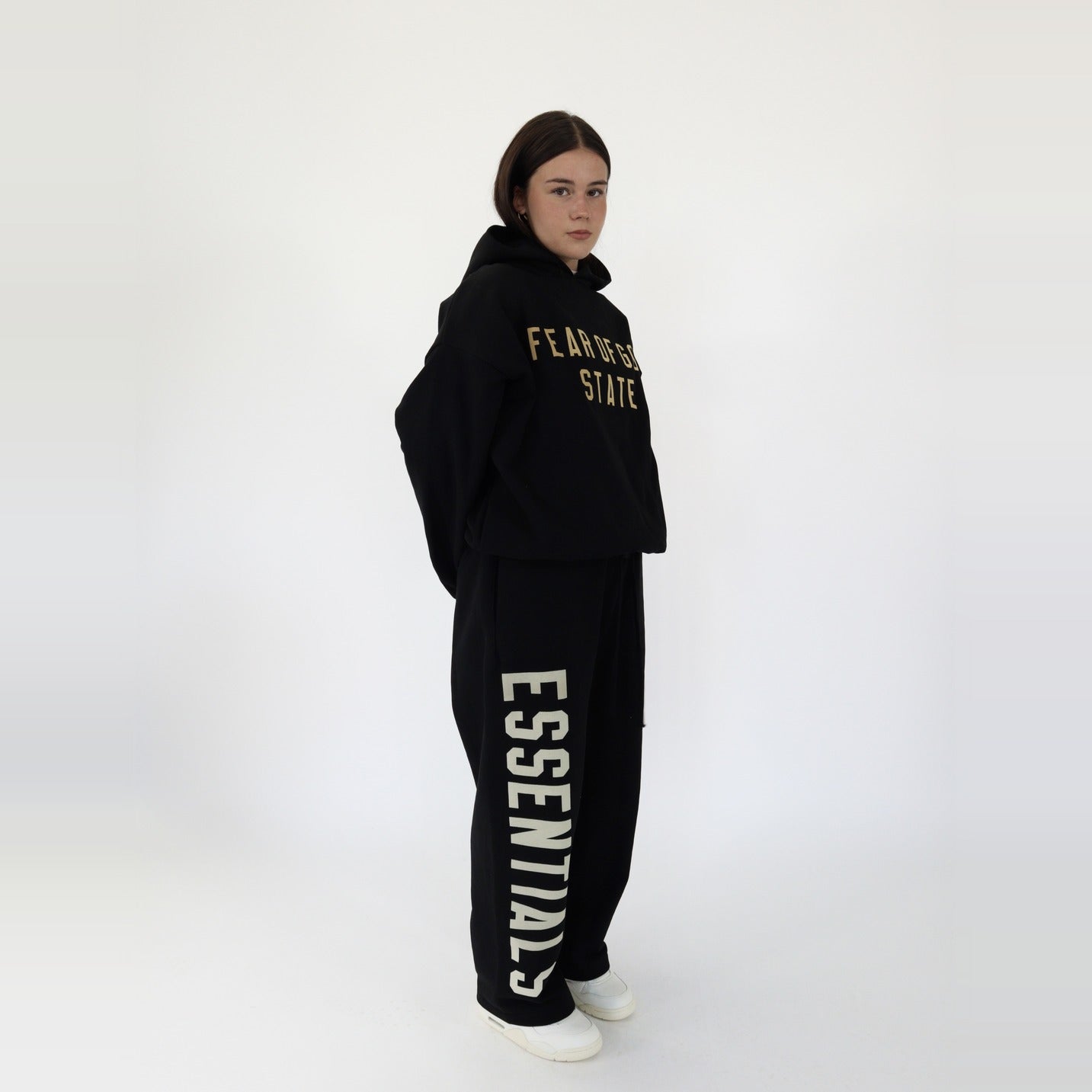 pikastore.cz - Fear of God Essentials Fleece S24 Hoodie Black + S24 Relaxed Sweatpants Black SET-Bundle-pikastore.cz-pikastore.cz