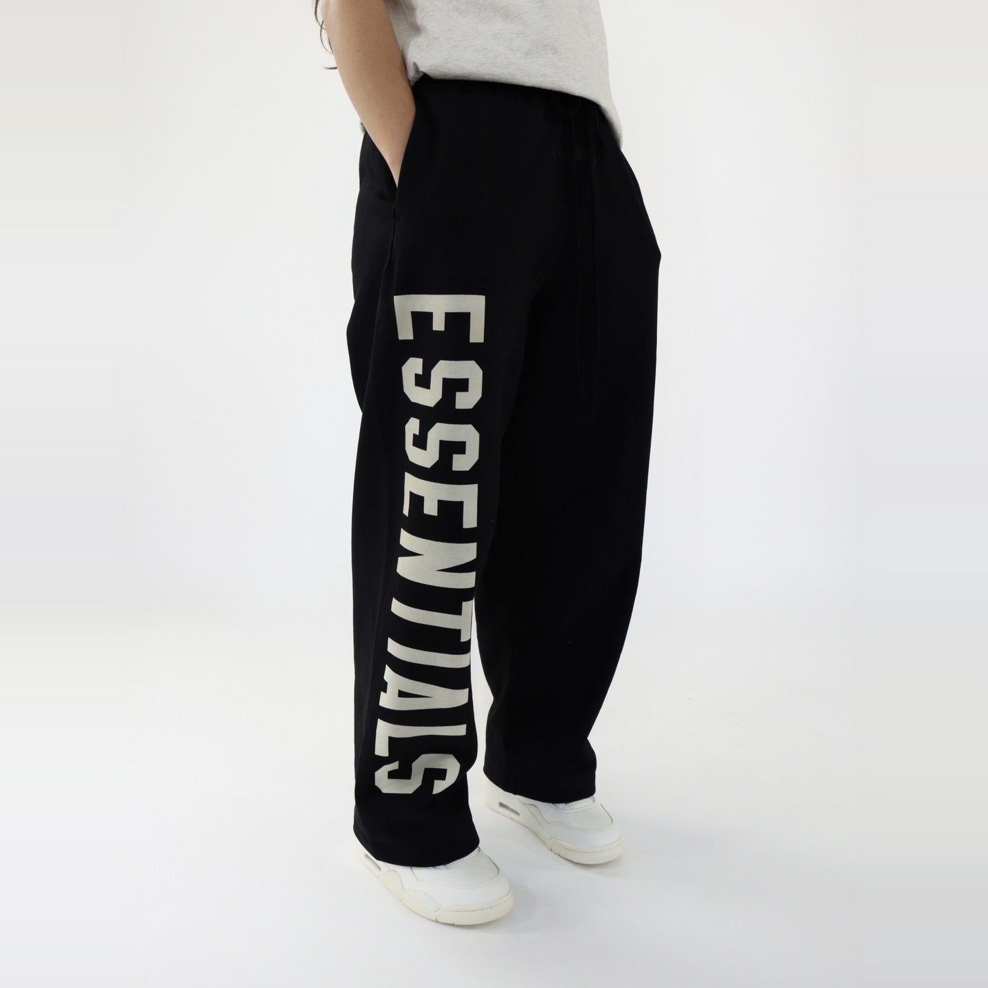 Fear of God Essentials S24 Relaxed Sweatpants Black-Clothing-Fear of God-pikastore.cz