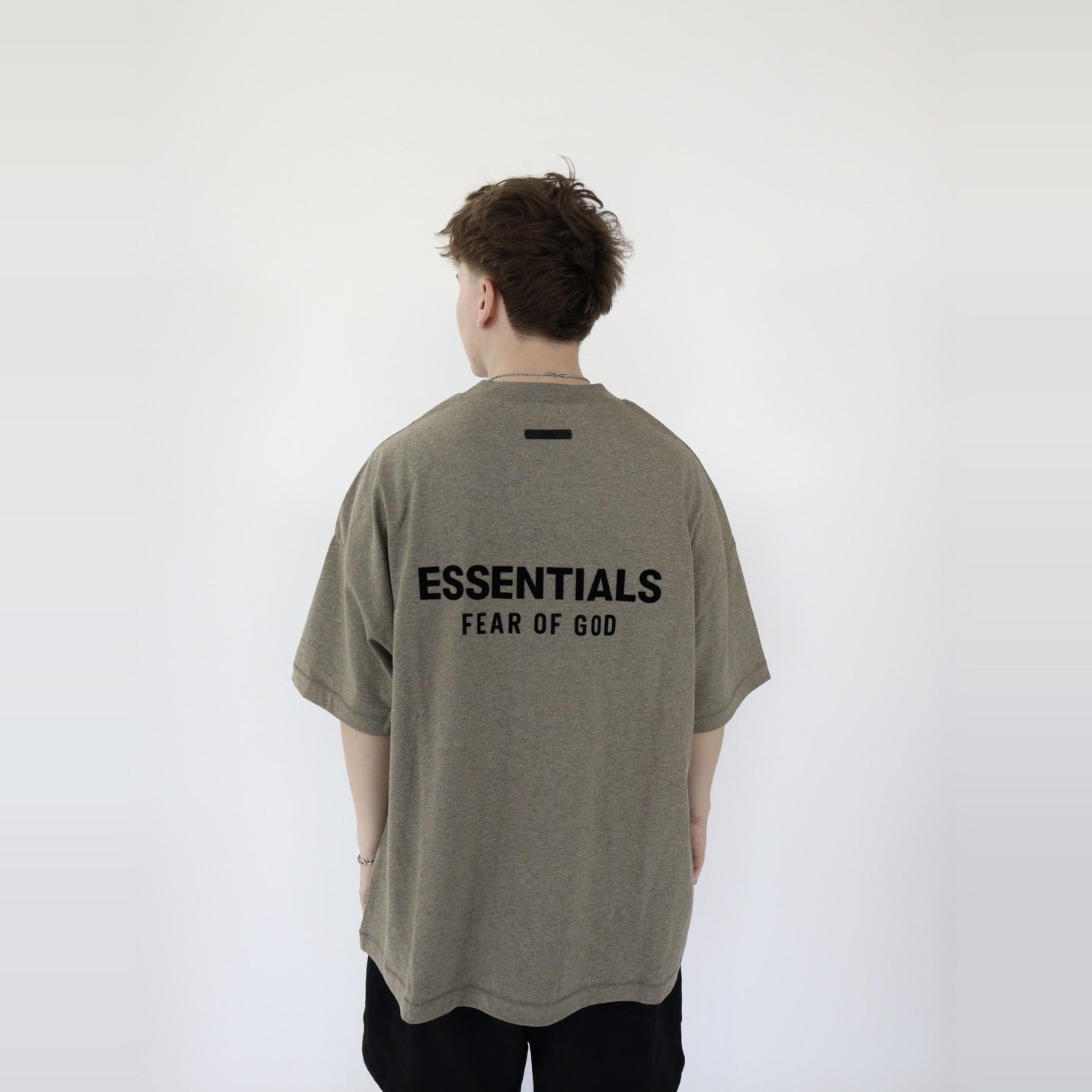 Fear of God Essentials S24 T-Shirt Heather Grey - PIKASTORE-Clothing-Fear of God-pikastore.cz