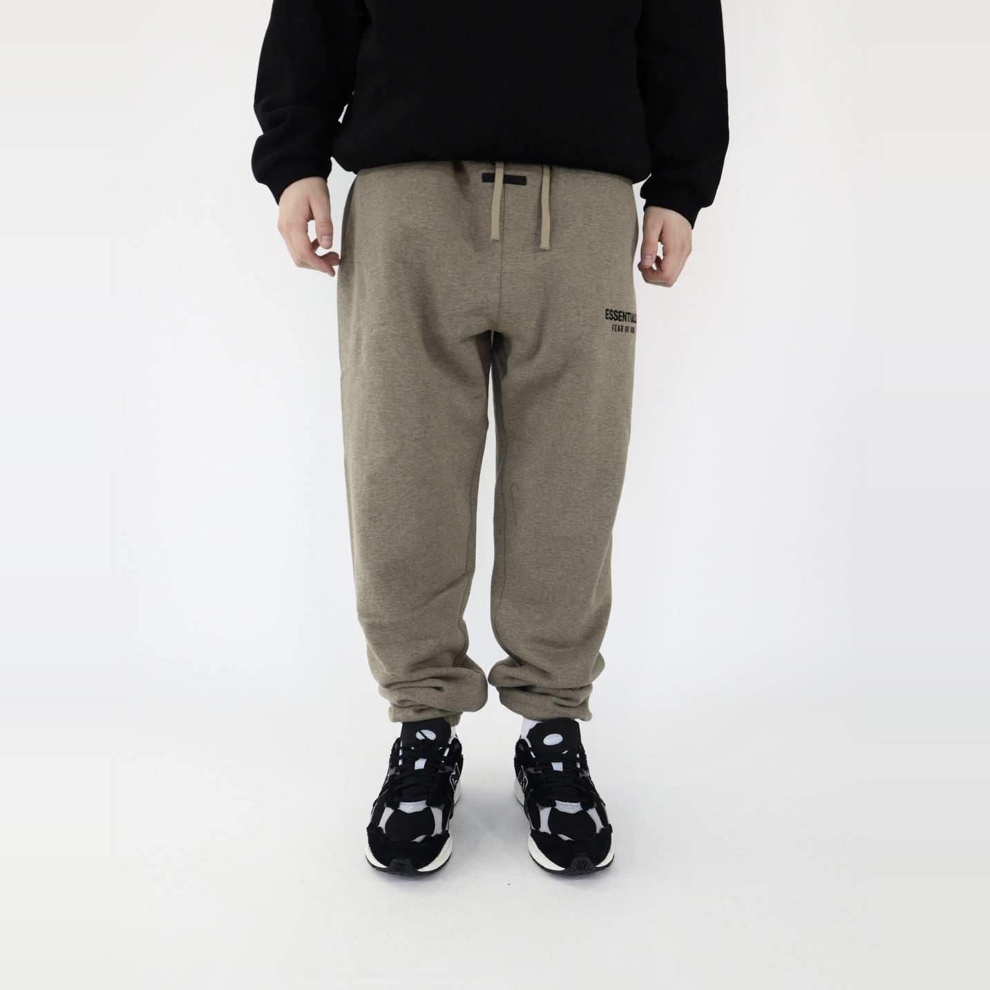 Fear of God Essentials S24 Sweatpant Heather Grey - PIKASTORE-Clothing-Fear of God-pikastore.cz