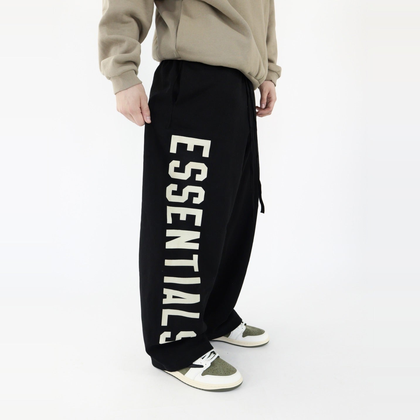 Fear of God Essentials S24 Relaxed Sweatpants Black-Clothing-Fear of God-pikastore.cz