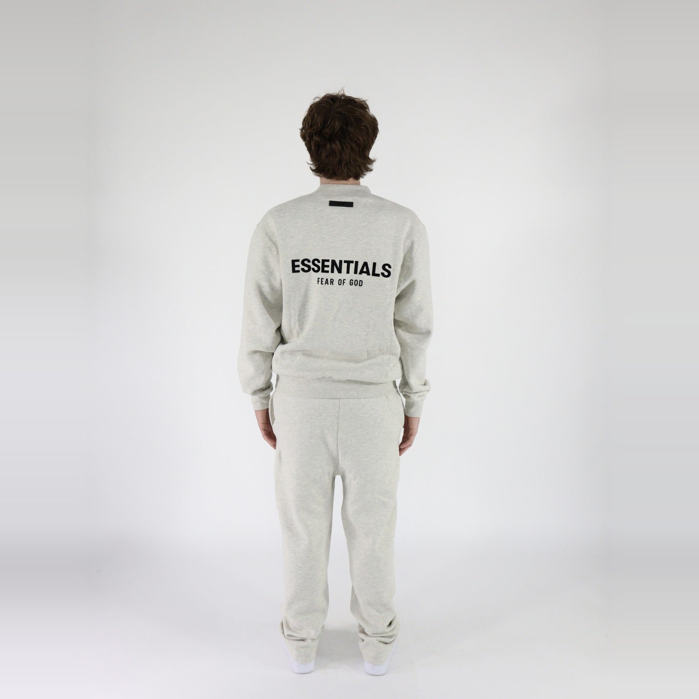 Fear of God Essentials Crewneck S22 Light Oatmeal - PIKASTORE-Clothing-Fear of God-pikastore.cz