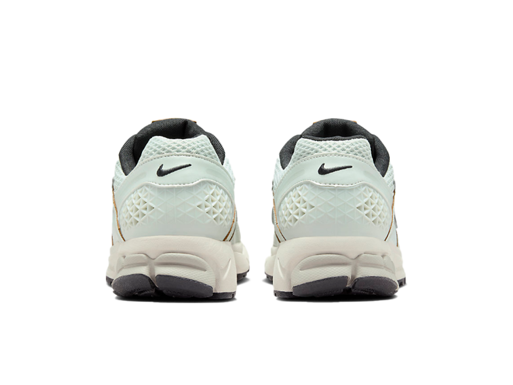 Wmns Air Zoom Vomero 5 Light Silver Chrome-Nike-pikastore.cz