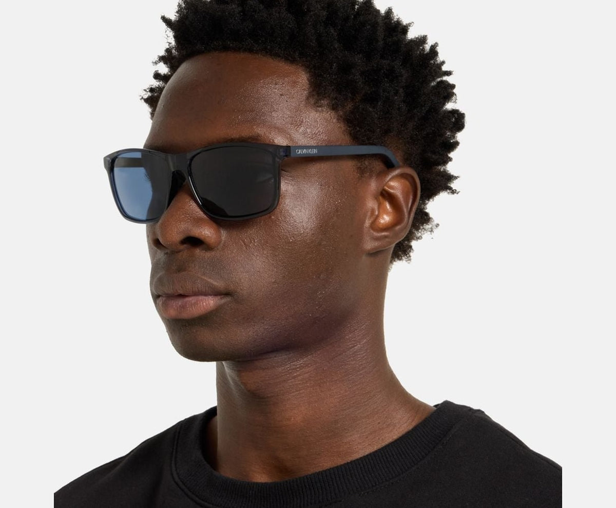Calvin Klein Sunglasses Navy – glasögon – foto 4 av 4