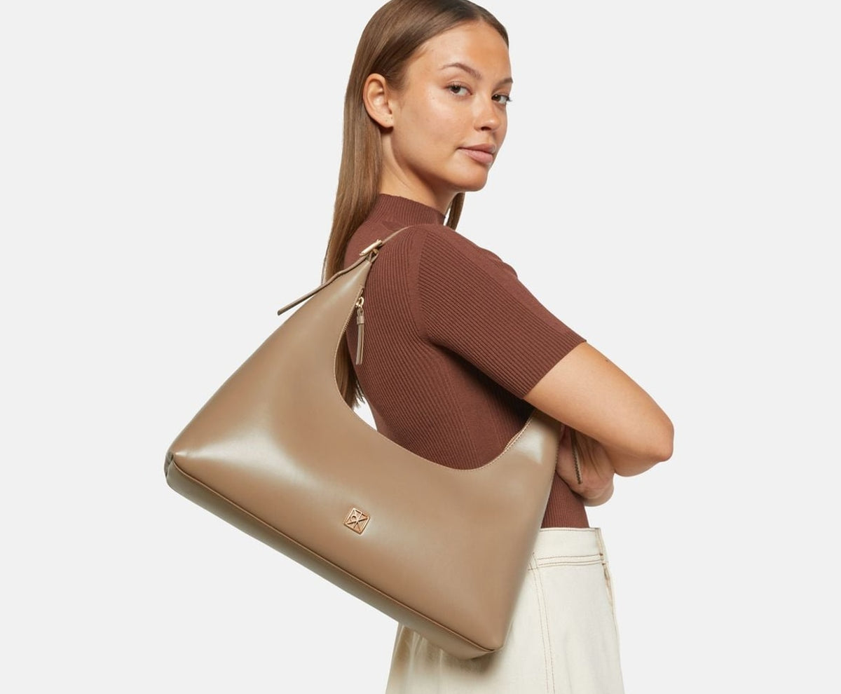 Calvin Klein Leather shoulder bag Emblem Taupe – bolso – foto 5 de 5