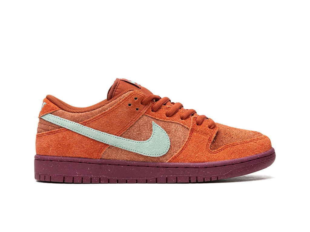 Nike Dunk Low SB Mystic Red