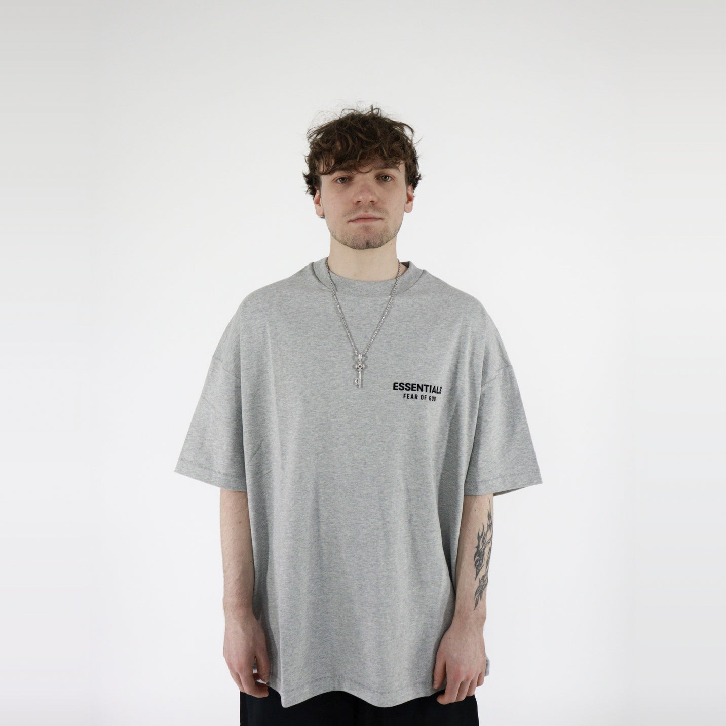 Fear of God Essentials S24 T-Shirt Light Heather - PIKASTORE-Clothing-Fear of God-pikastore.cz