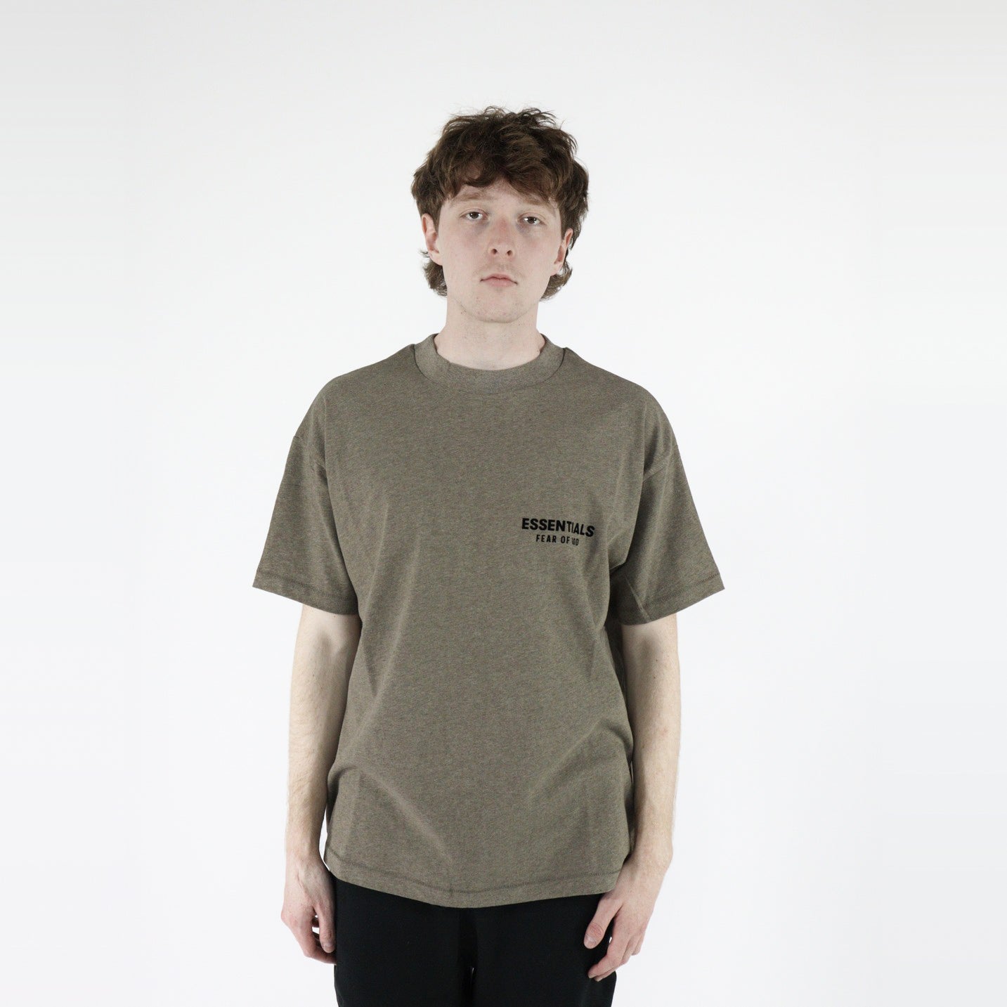 Fear of God Essentials S25 T-Shirt Homestead Heather - PIKASTORE-Clothing-Fear of God-pikastore.cz