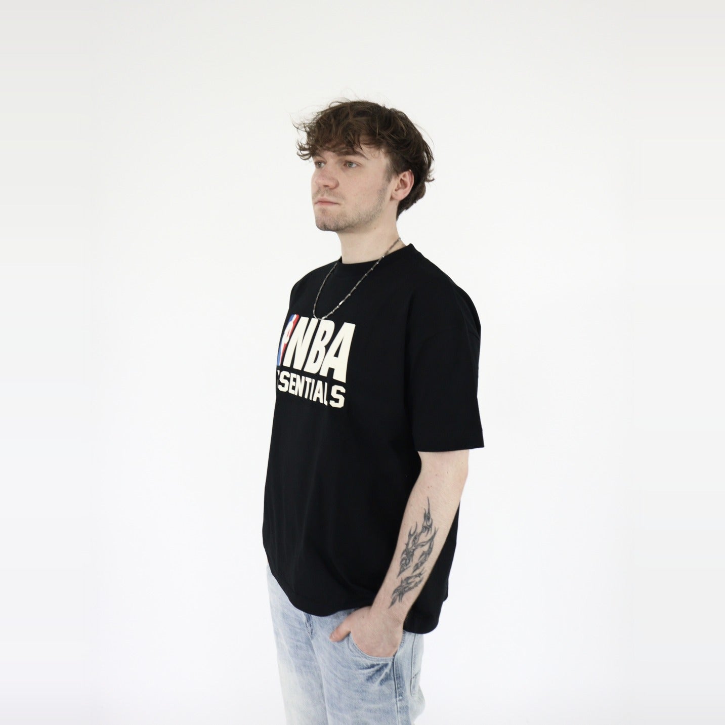 Fear of God Essentials NBA S24 T-Shirt Black - PIKASTORE-Clothing-Fear of God-pikastore.cz