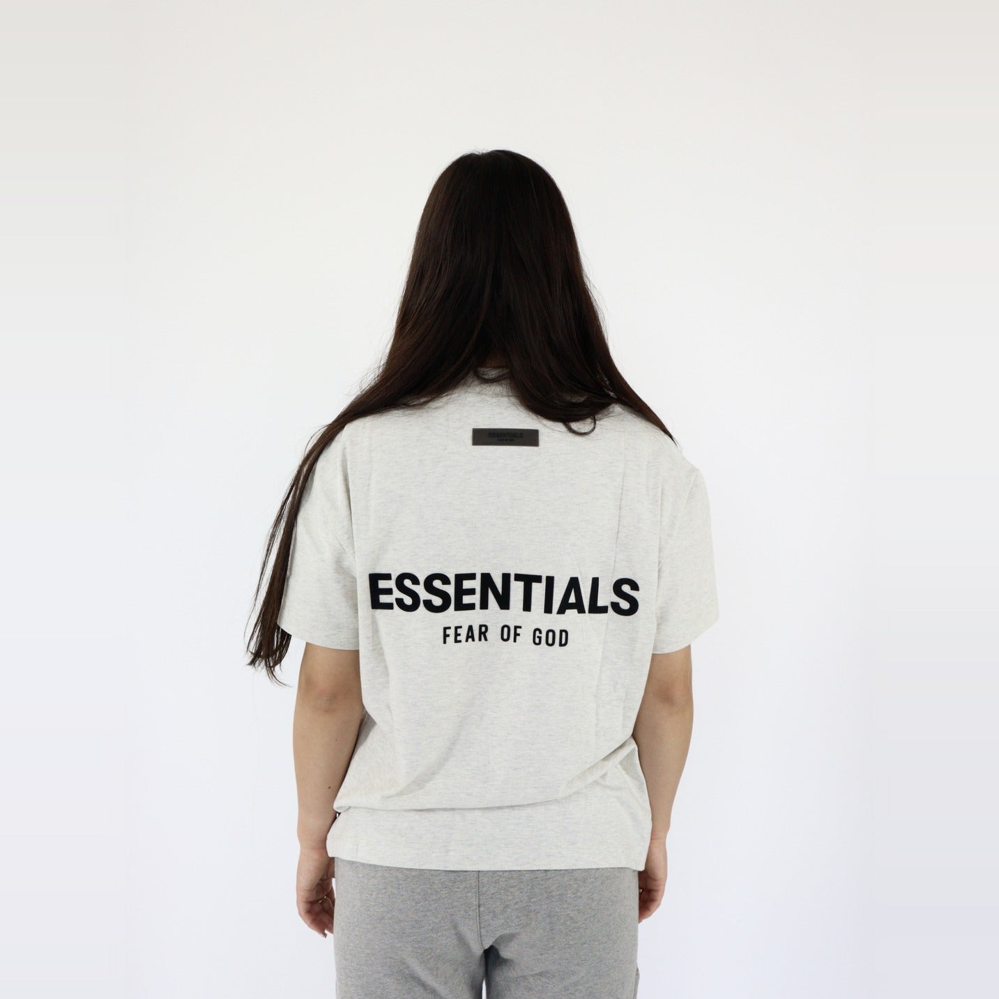 Fear of God Essentials S22 T-Shirt Light Oatmeal - PIKASTORE-Clothing-Fear of God-pikastore.cz