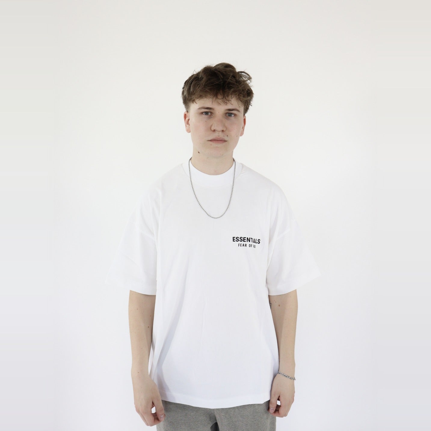 Fear of God Essentials S25 T-Shirt Bright White - PIKASTORE-Clothing-Fear of God-pikastore.cz