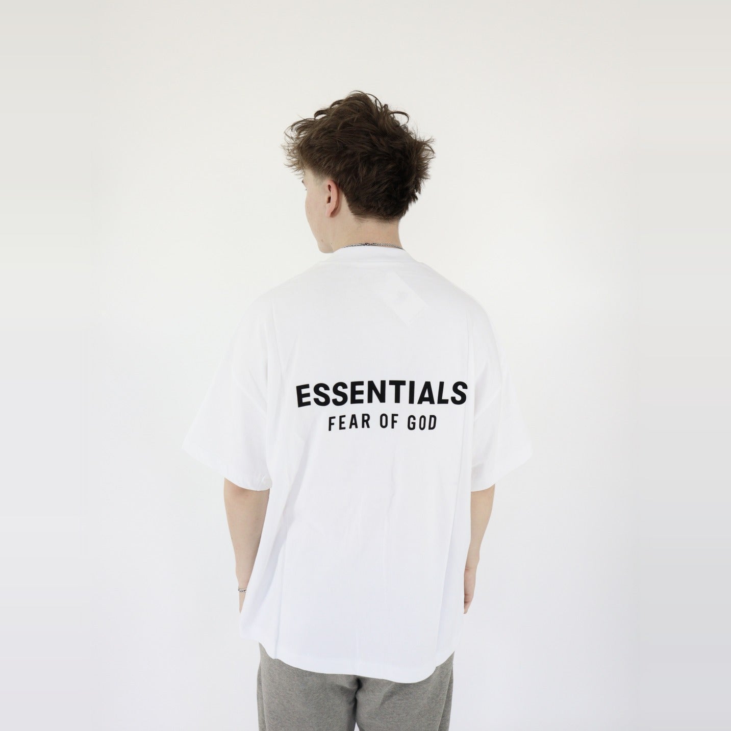 Fear of God Essentials S25 T-Shirt Bright White - PIKASTORE-Clothing-Fear of God-pikastore.cz