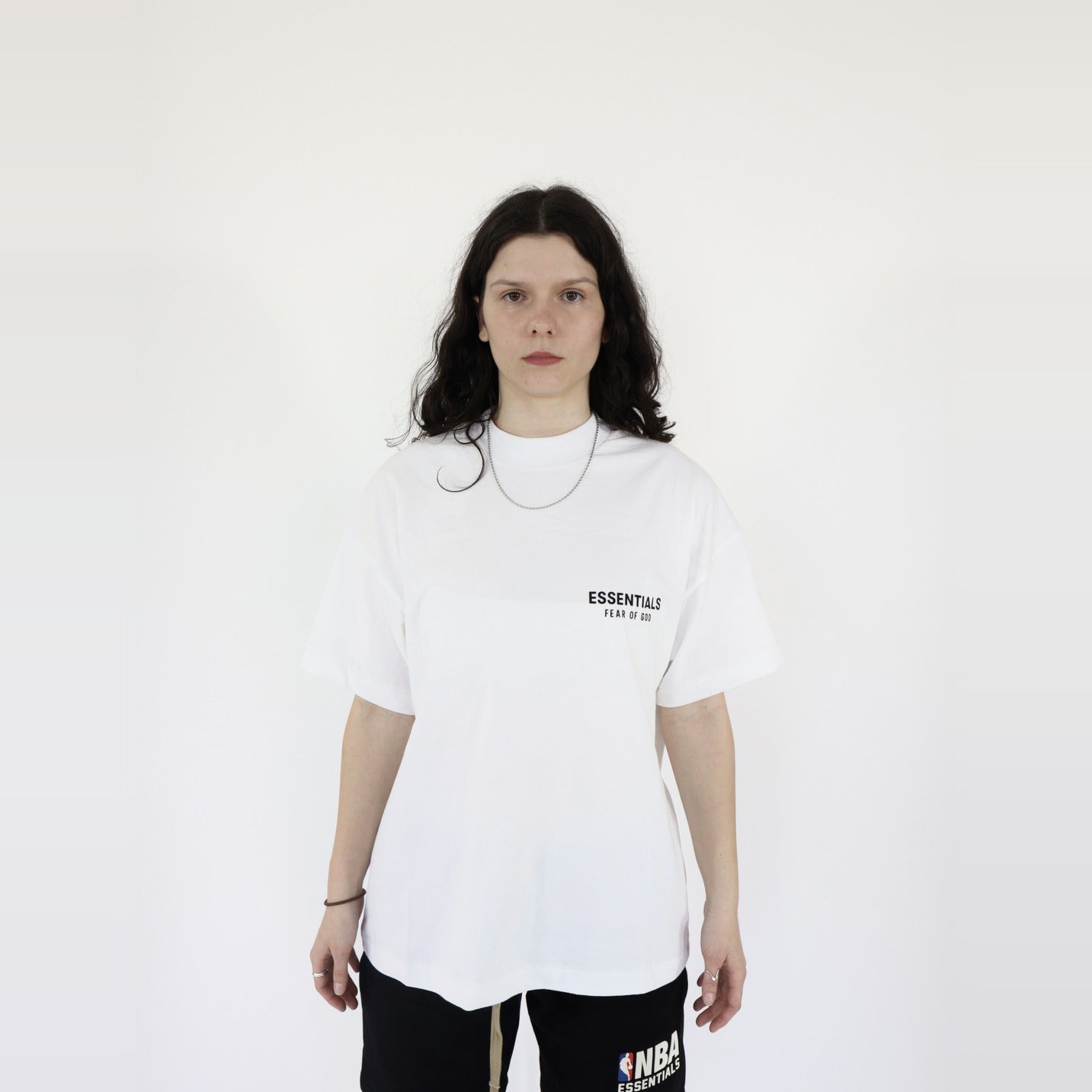 Fear of God Essentials S25 T-Shirt Bright White - PIKASTORE-Clothing-Fear of God-pikastore.cz