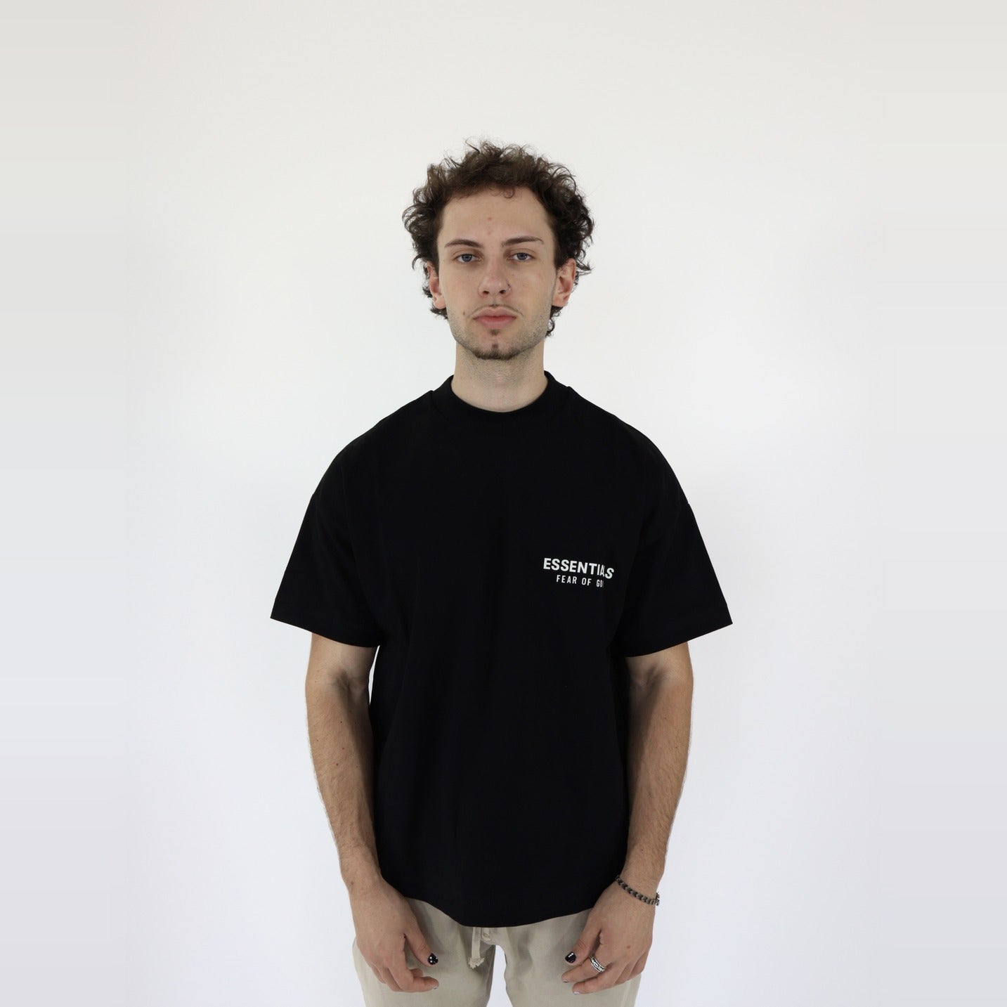 Fear of God Essentials Crewneck S24 T-Shirt Black - PIKASTORE-Clothing-Fear of God-pikastore.cz