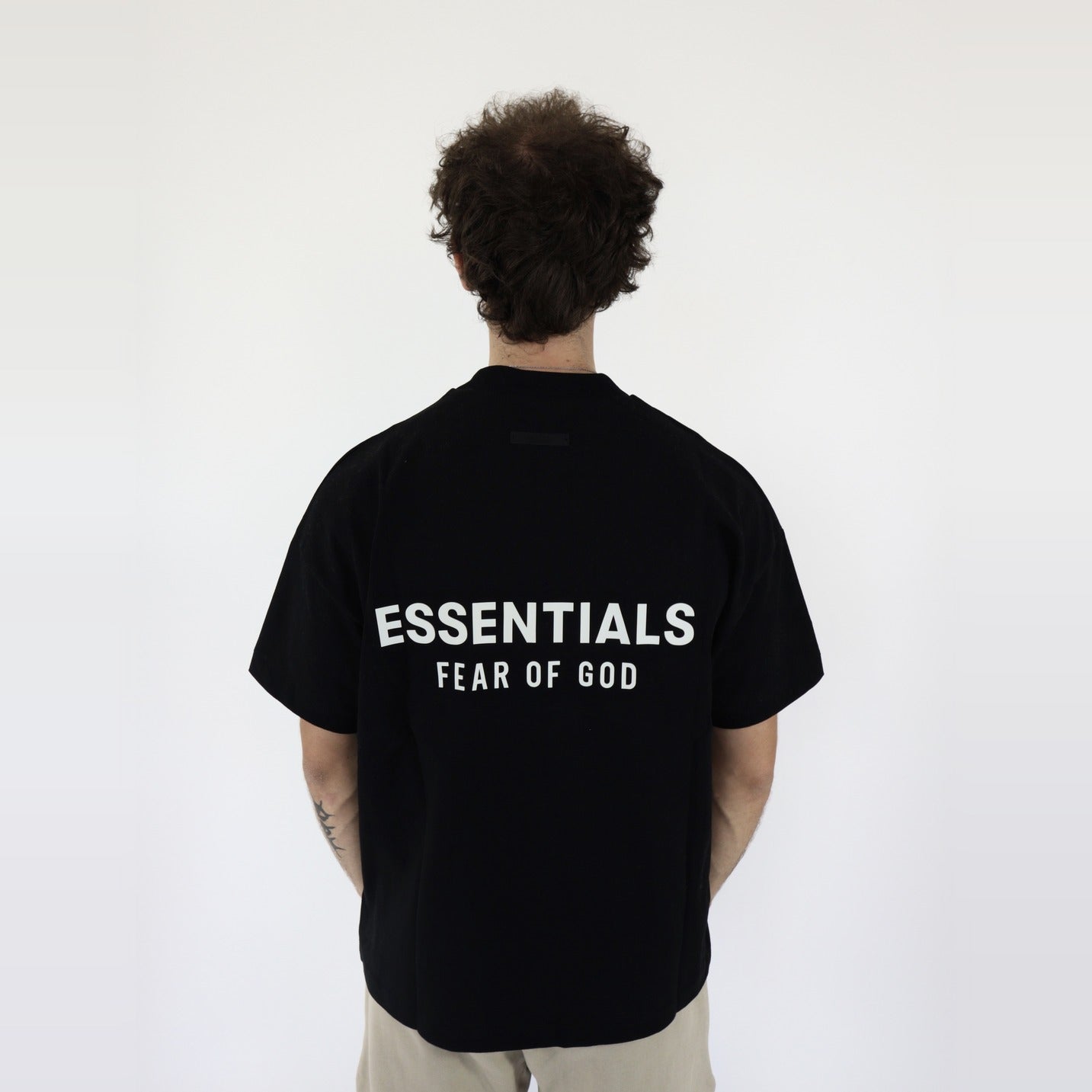 Fear of God Essentials Crewneck S24 T-Shirt Black - PIKASTORE-Clothing-Fear of God-pikastore.cz