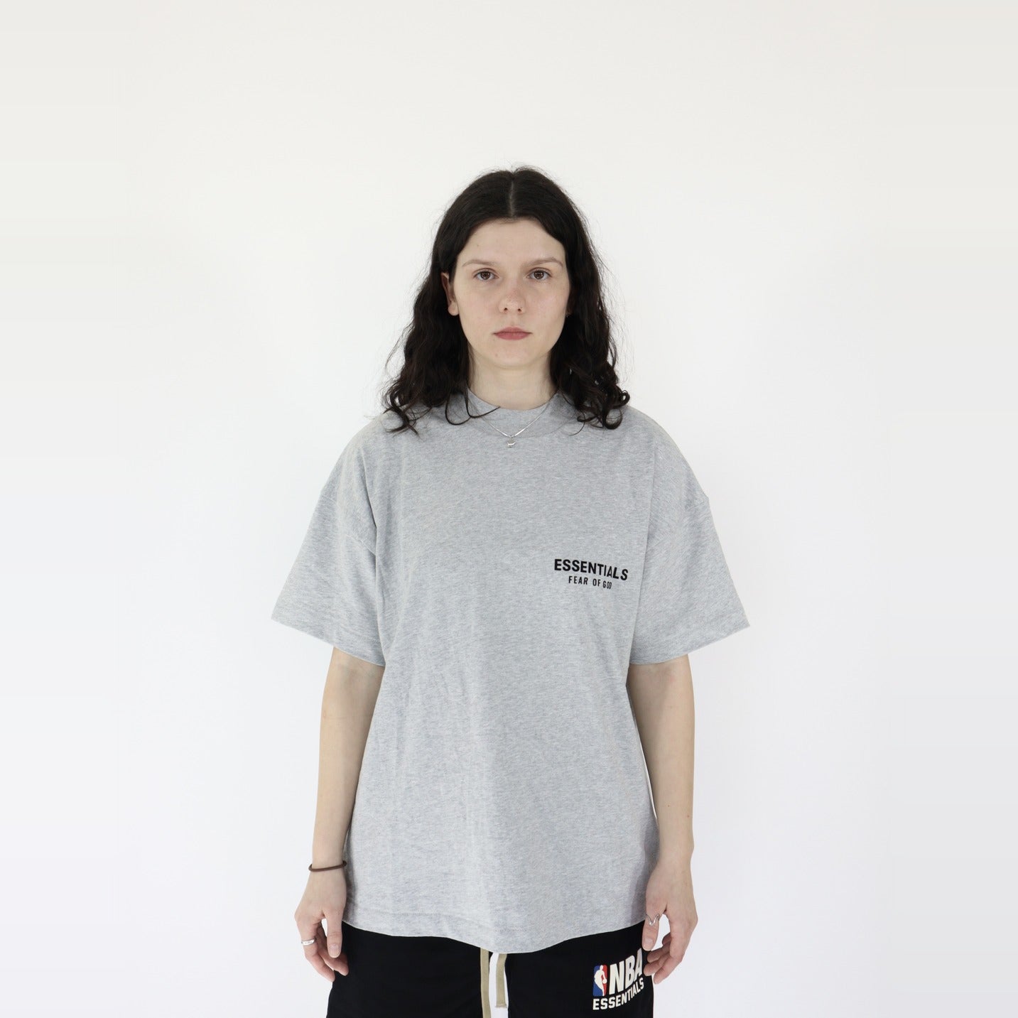 Fear of God Essentials S24 T-Shirt Light Heather - PIKASTORE-Clothing-Fear of God-pikastore.cz
