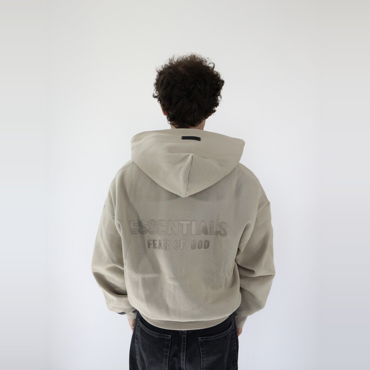 Fear of God Essentials S25 Zip-Up Hoodie Timber - PIKASTORE-Clothing-Fear of God-pikastore.cz