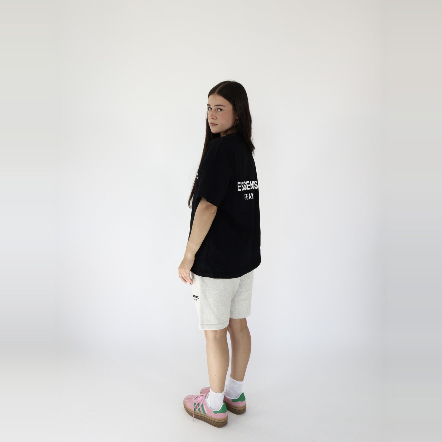 Fear of God Essentials Crewneck S24 T-Shirt Black - PIKASTORE-Clothing-Fear of God-pikastore.cz