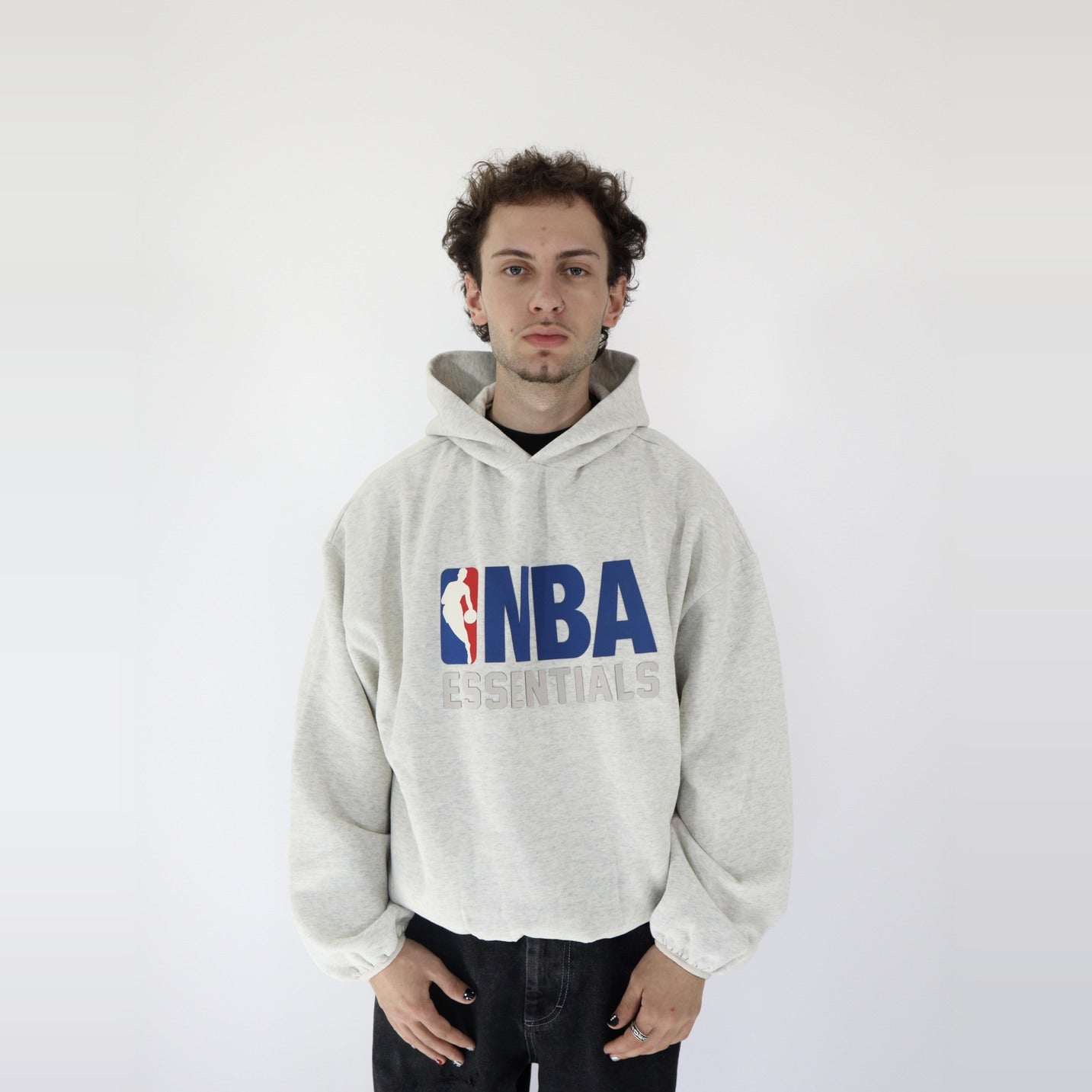 Fear of God Essentials NBA S24 Hoodie Light Heather - PIKASTORE-Clothing-Fear of God-pikastore.cz