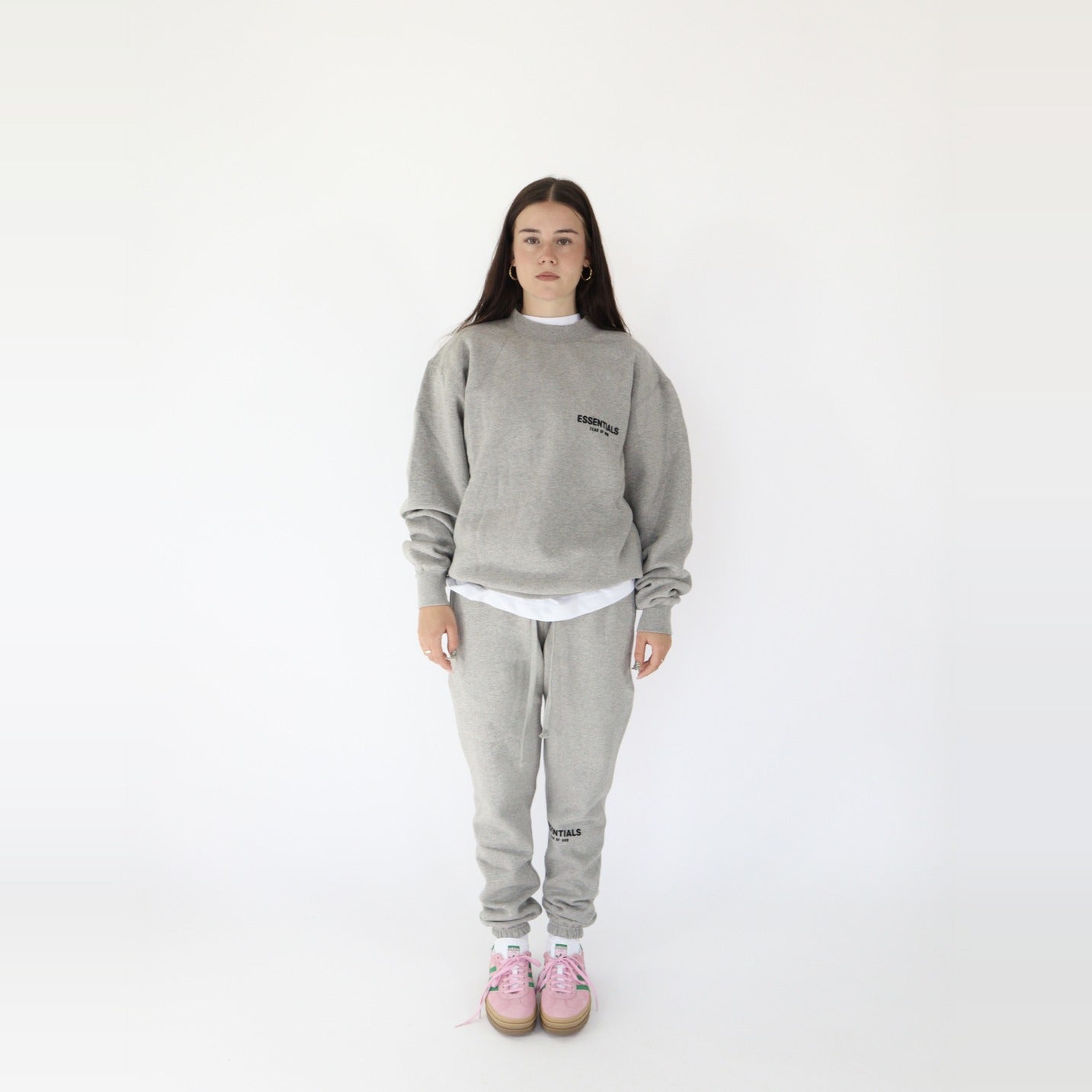 pikastore.cz - Fear of God Essentials S22 Crewneck Dark Oatmeal + S22 Sweatpants Dark Oatmeal SET-Bundle-pikastore.cz-pikastore.cz
