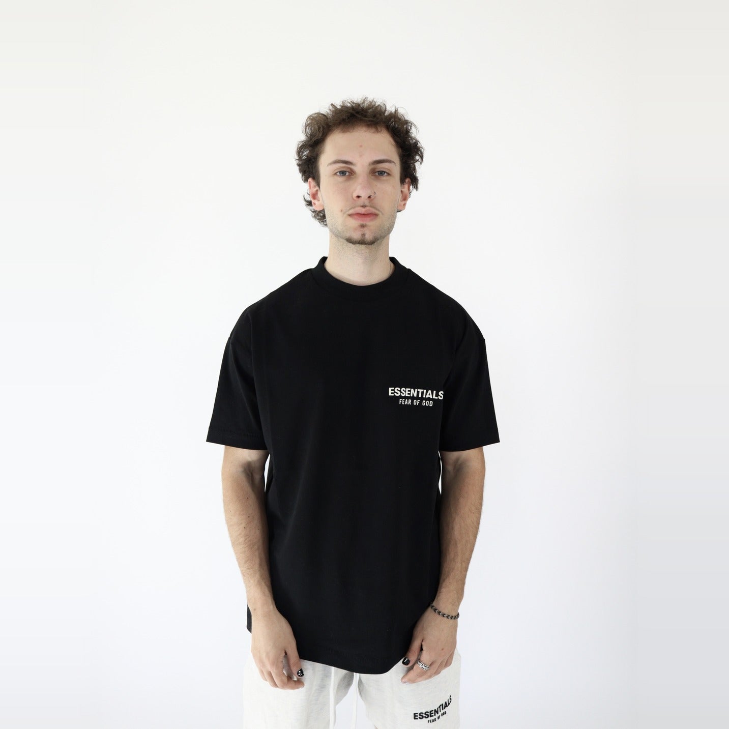 Fear of God Essentials S25 T-Shirt Jet Black - PIKASTORE-Clothing-Fear of God-pikastore.cz