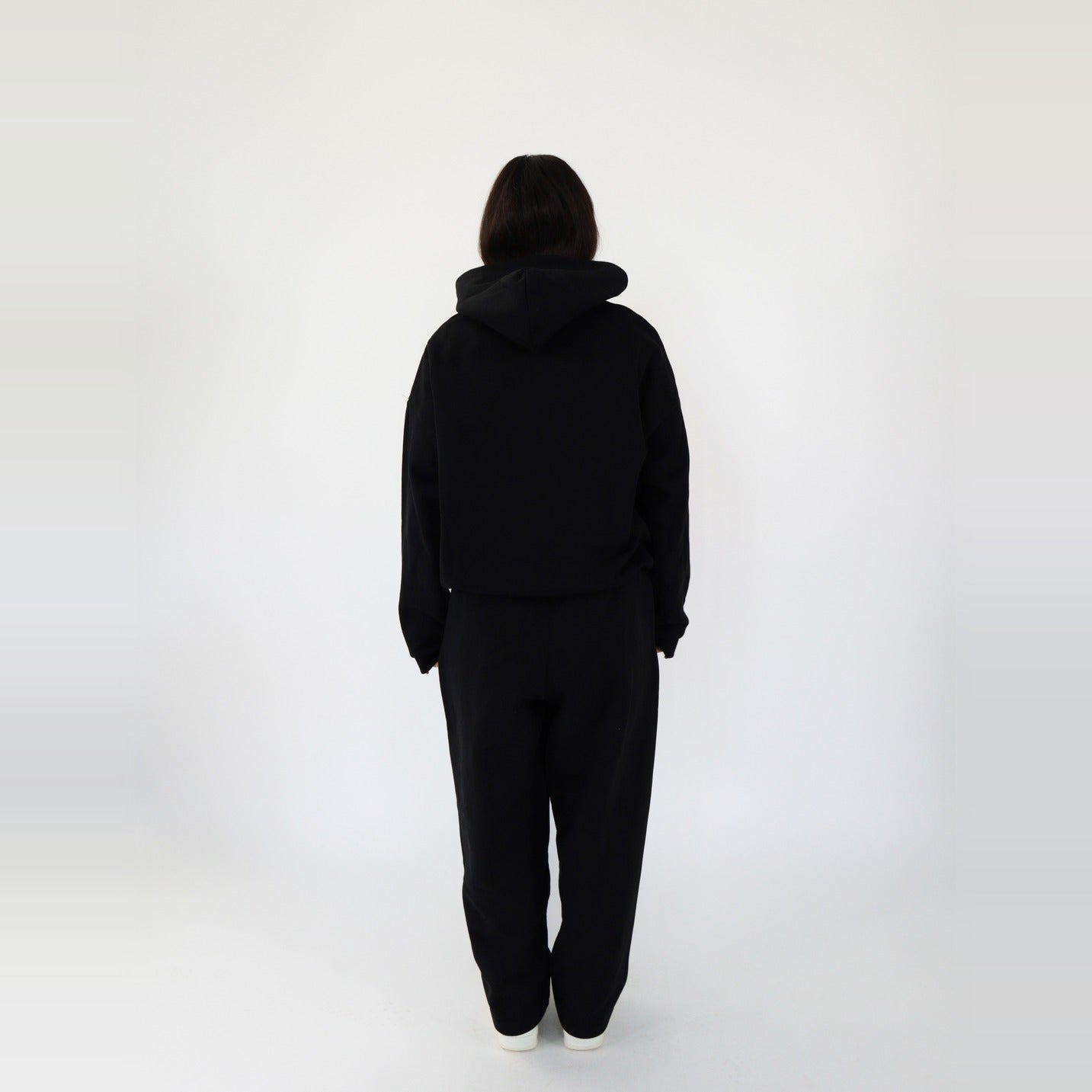 pikastore.cz - Fear of God Essentials Fleece S24 Hoodie Black + S24 Relaxed Sweatpants Black SET-Bundle-pikastore.cz-pikastore.cz