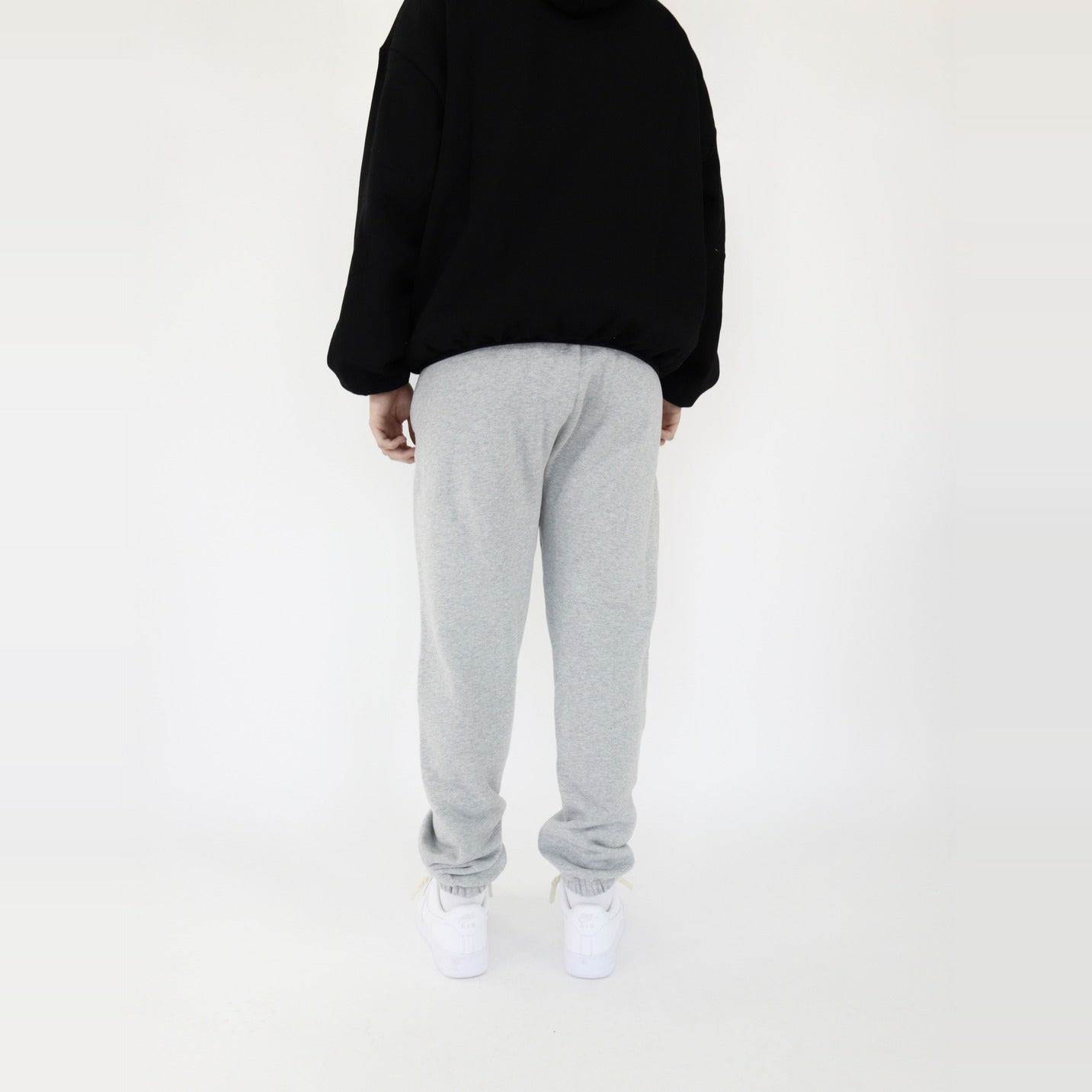 Fear of God Essentials S24 Sweatpant Light Heather Grey - PIKASTORE-Clothing-Fear of God-pikastore.cz