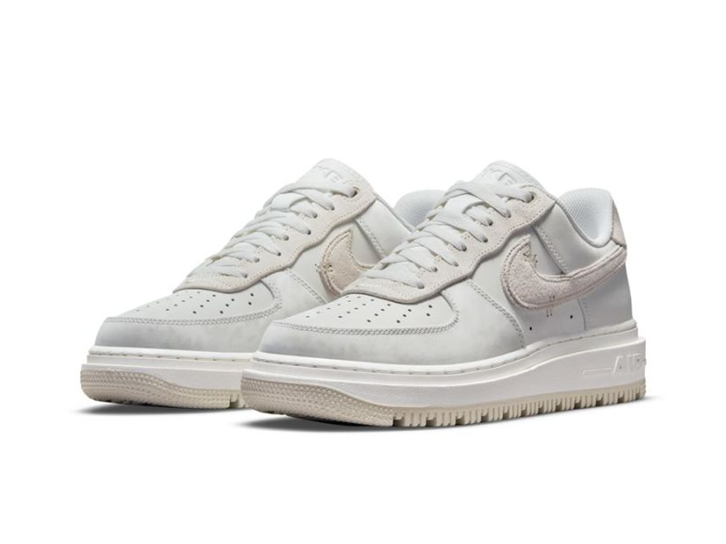 Nike Air Force 1 Luxe Triple White-Nike-pikastore.cz