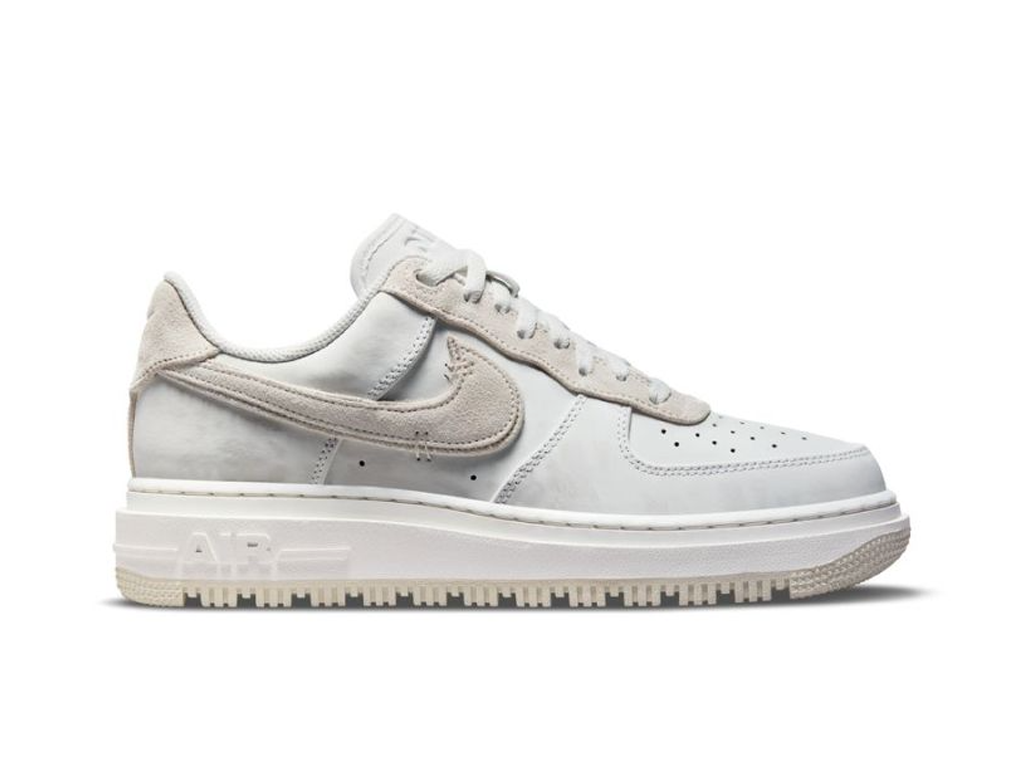 Nike Air Force 1 Luxe Triple White-Nike-pikastore.cz