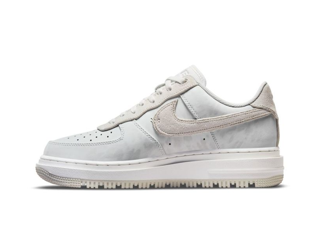 Nike Air Force 1 Luxe Triple White-Nike-pikastore.cz