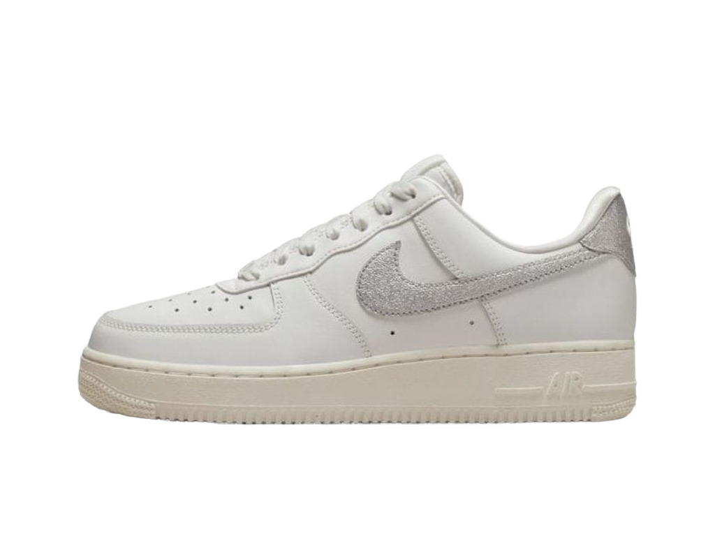 Nike Wmns Air Force 1 07 Essential Silver Swoosh-Nike-pikastore.cz